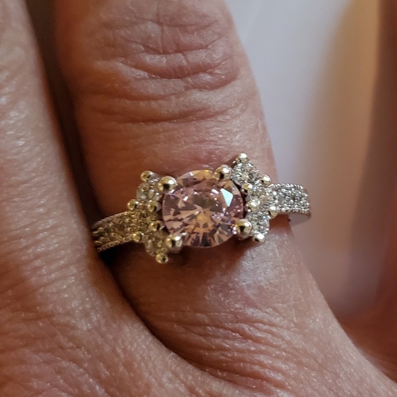 Silvertone ring with pink stone, size 7 - Picture 2 of 3